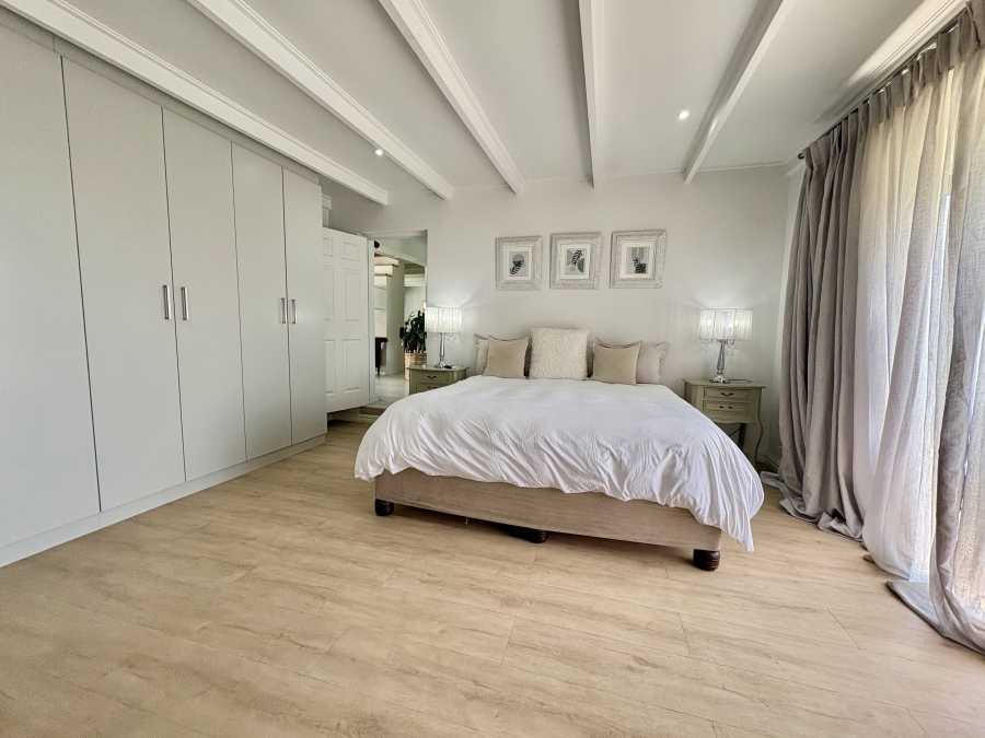 4 Bedroom Property for Sale in Hoog En Droog Western Cape